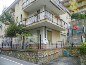 Monolocale n 5 vicino al centro e con dehor Laigueglia